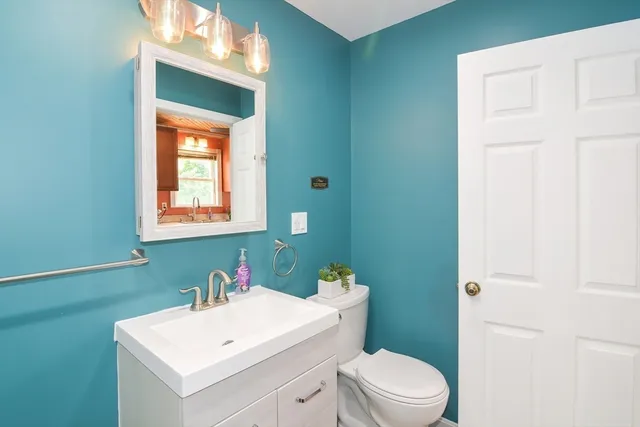 $1,299,999 | 2 South Point Road, Webster, MA 01570