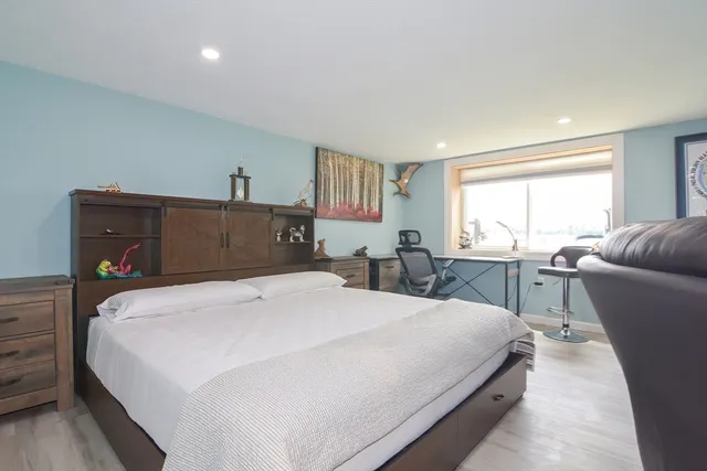 $1,299,999 | 2 South Point Road, Webster, MA 01570