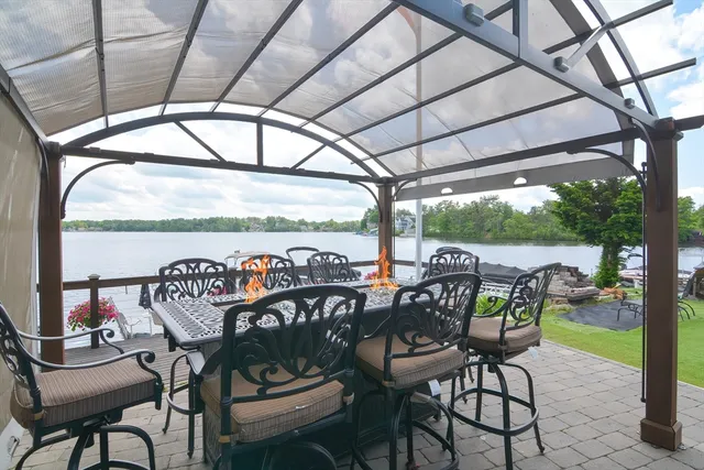 $1,299,999 | 2 South Point Road, Webster, MA 01570