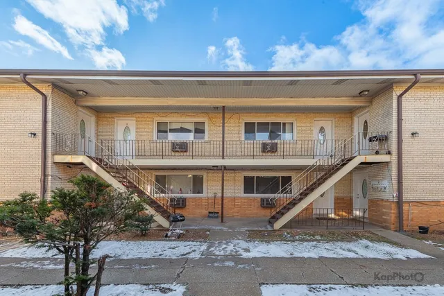 $99,500 | 4309 South Harlem Avenue, Unit 6, Riverside, IL 60402