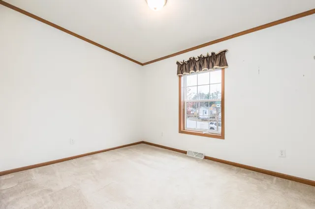 $179,900 | 74 Seneca Street, Rochester, NH 03867