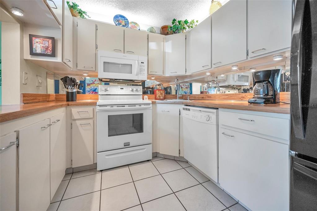 2642 Pine Ridge Way South, Unit D2 Palm Harbor, FL 34684 - Photo 17 of 63