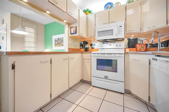 $149,900 | 2642 Pine Ridge Way South, Unit D2, Palm Harbor, FL 34684