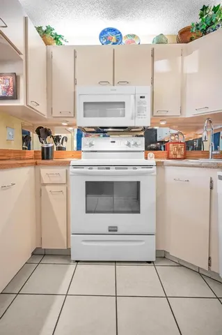 $149,900 | 2642 Pine Ridge Way South, Unit D2, Palm Harbor, FL 34684