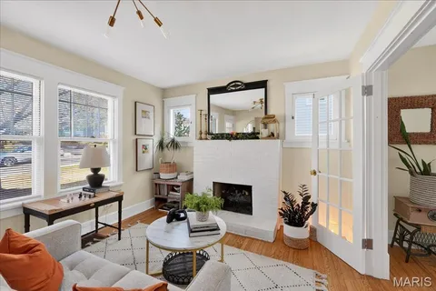 $385,000 | 8 South Moreland Avenue, St. Louis, MO 63122