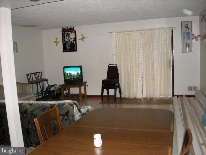 9303 Taney Road Manassas, VA 20110 - Photo 3 of 9 Living Room/Dining Room