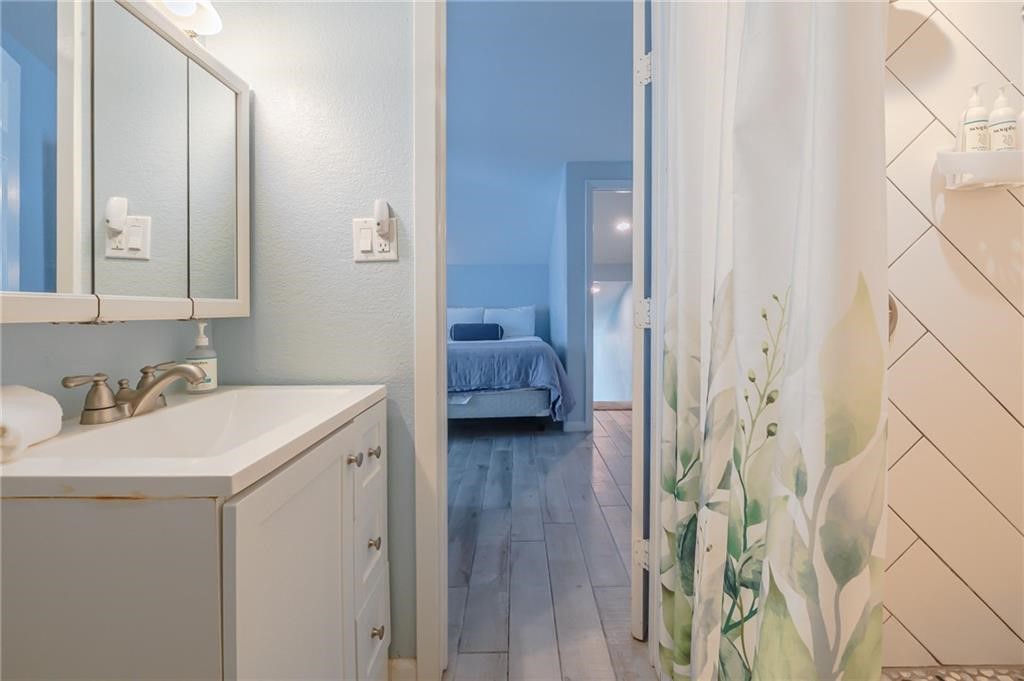 2292 North Fulton Beach Road, Unit 405 Rockport, TX 78382 - Photo 16 of 40 a en suite bathroom with a sink and a mirror
