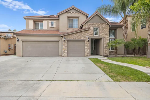 $669,900 | 2536 West Stewart Avenue, Visalia, CA 93291