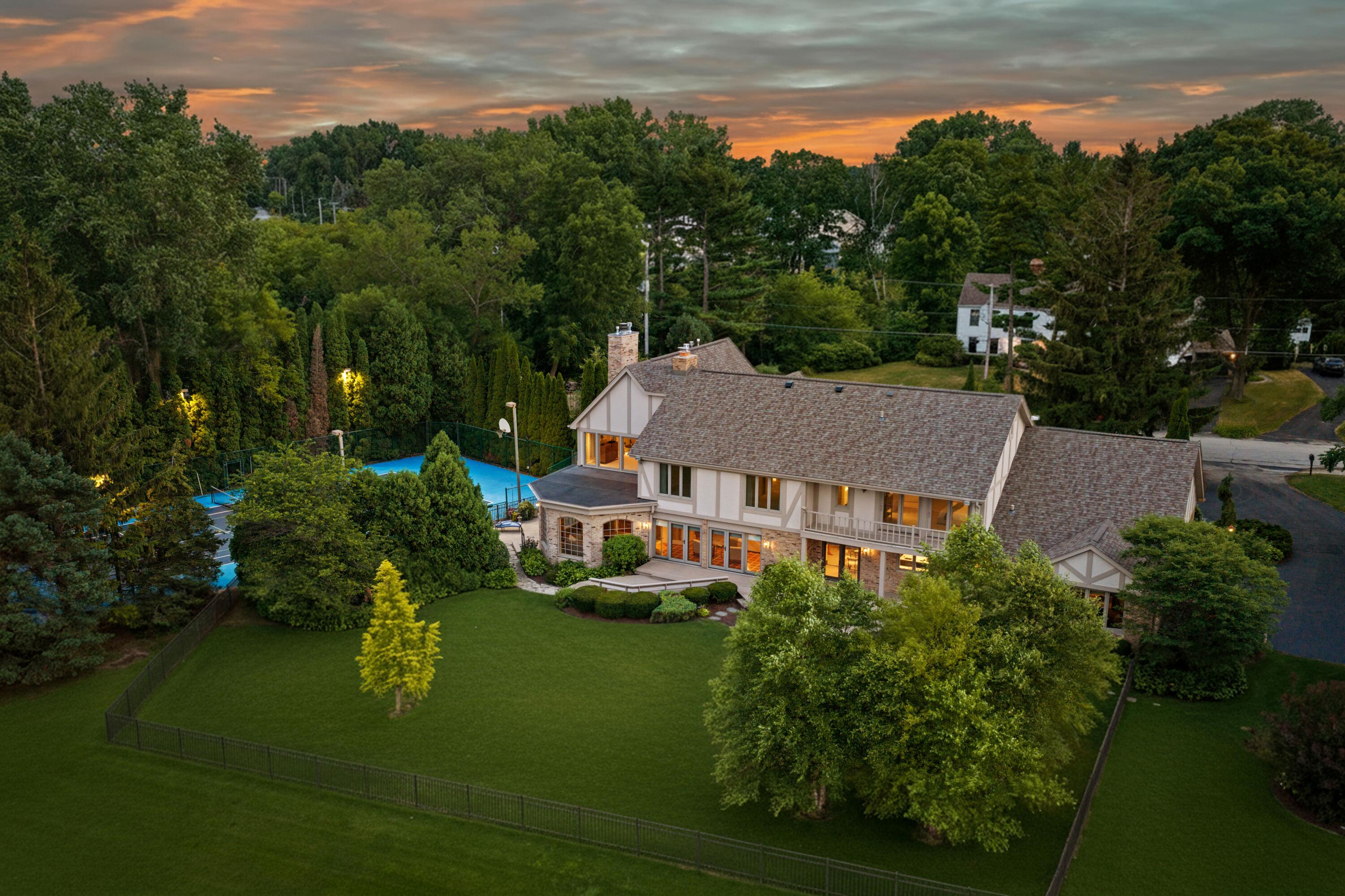 1.5 Acre Private Estate