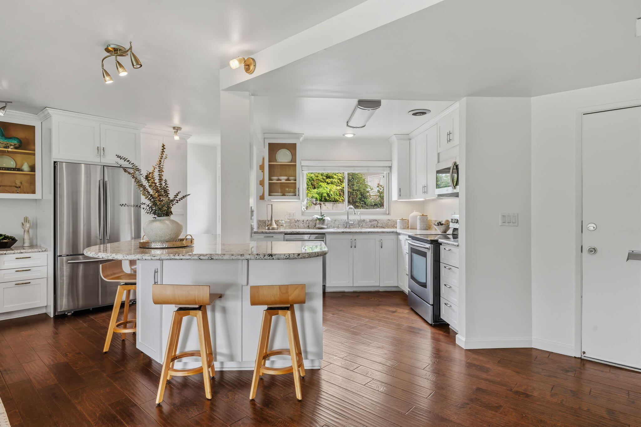 5950 Encina Road, Unit 2 Goleta, CA 93117 - Photo 8 of 37 08-Kitchen