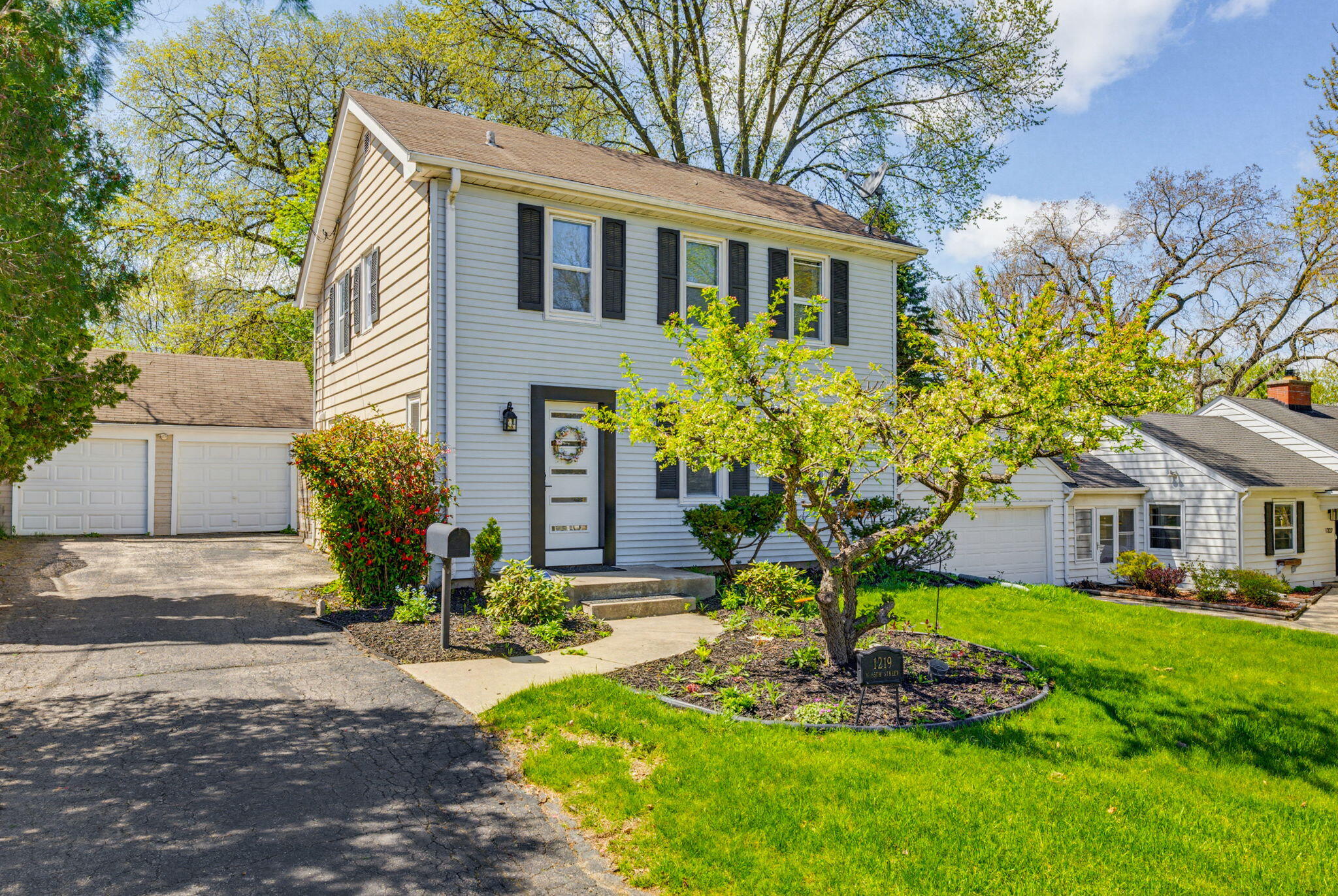 1219 North 85th Street Wauwatosa, WI 53213 - Photo 2 of 33 1-web-or-mls-1219-n-85th-st