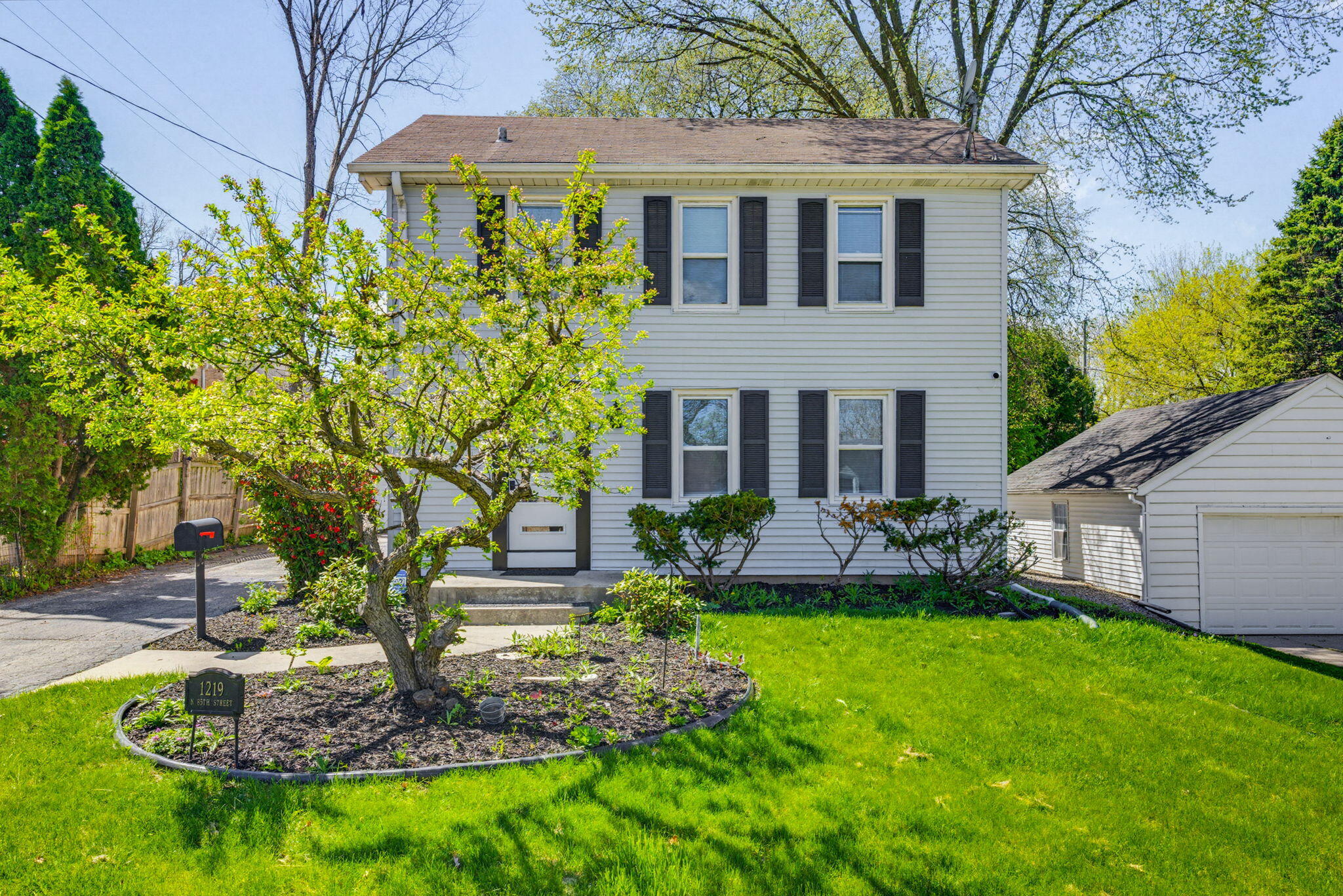 1219 North 85th Street Wauwatosa, WI 53213 - Photo 3 of 33 2-web-or-mls-1219-n-85th-st