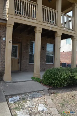a view of a entrance of the house