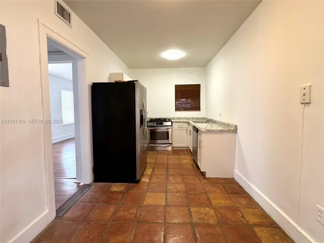 $2,100 | 756 Meridian Avenue, Unit 9, Miami Beach, FL 33139