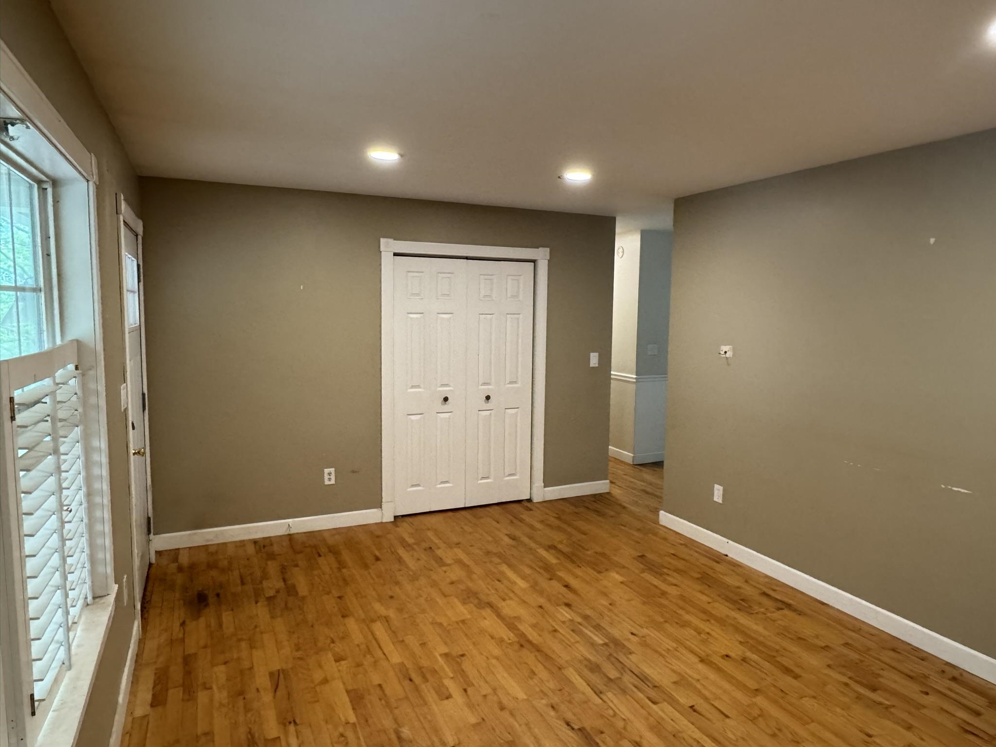 6393 Center Road Traverse City, MI 49686 - Photo 7 of 34 1936270-71d0ca7f-ed8d-49dd-9e81-c3190cd32099.JPG