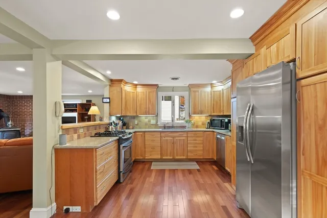 $749,999 | 320 Pillings Pond Road, Lynnfield, MA 01940