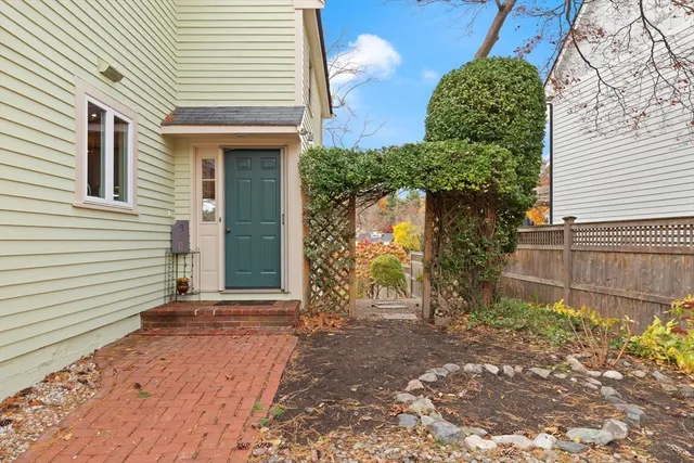 $749,999 | 320 Pillings Pond Road, Lynnfield, MA 01940