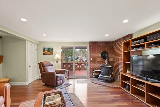 $749,999 | 320 Pillings Pond Road, Lynnfield, MA 01940