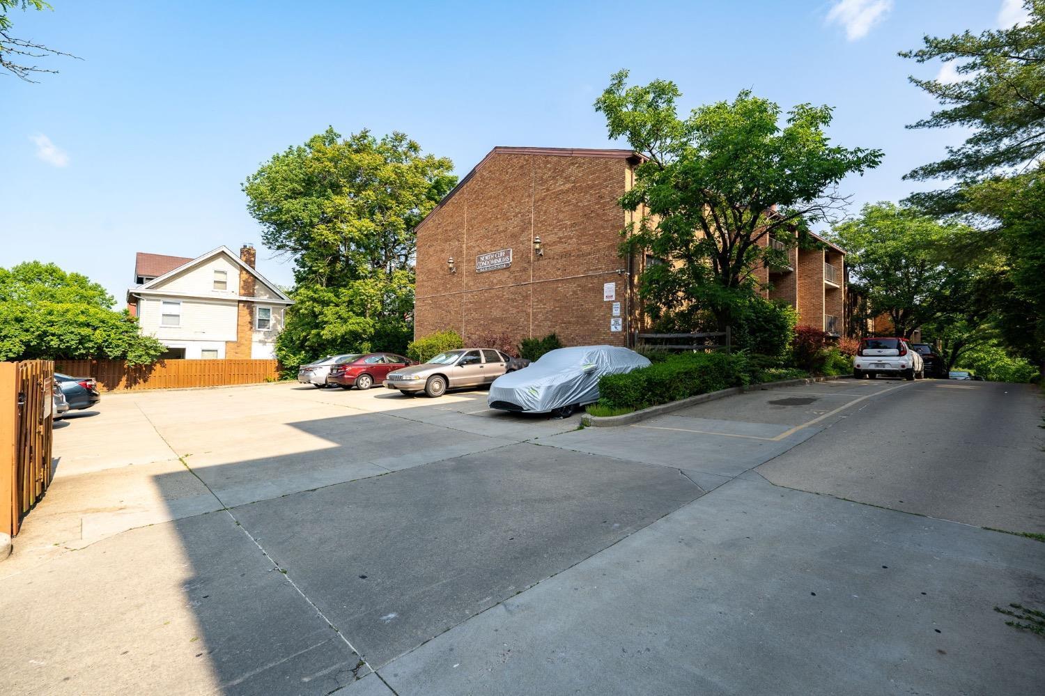522 Riddle Road, Unit 23 Cincinnati, OH 45220 - Photo 2 of 25 Gallery Image 2