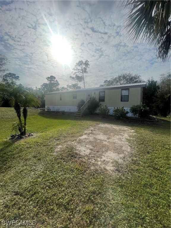 5320 8th Street Clewiston, FL 33440 - Photo 2 of 18 a view of a backyard
