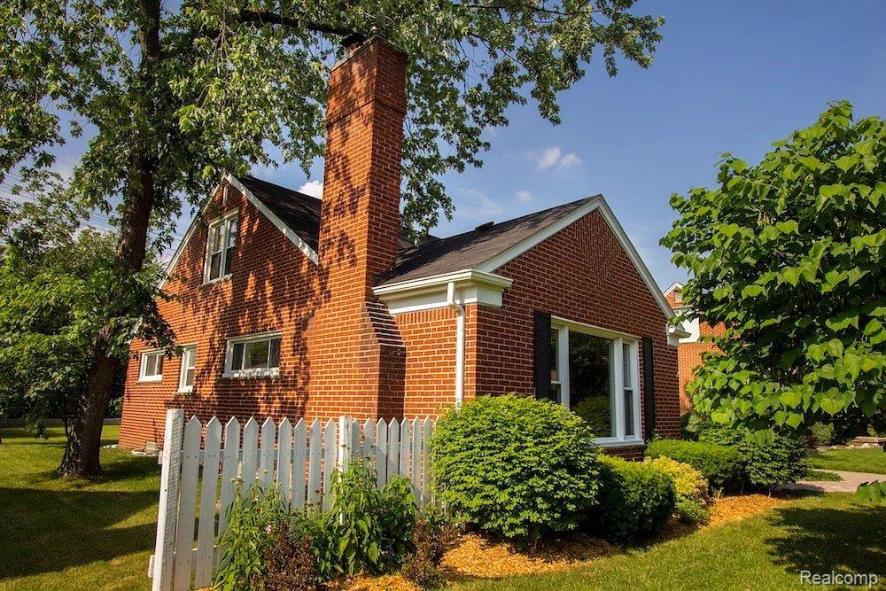 17400 Beverly Road Franklin, MI 48025 - Photo 23 of 25 Side View