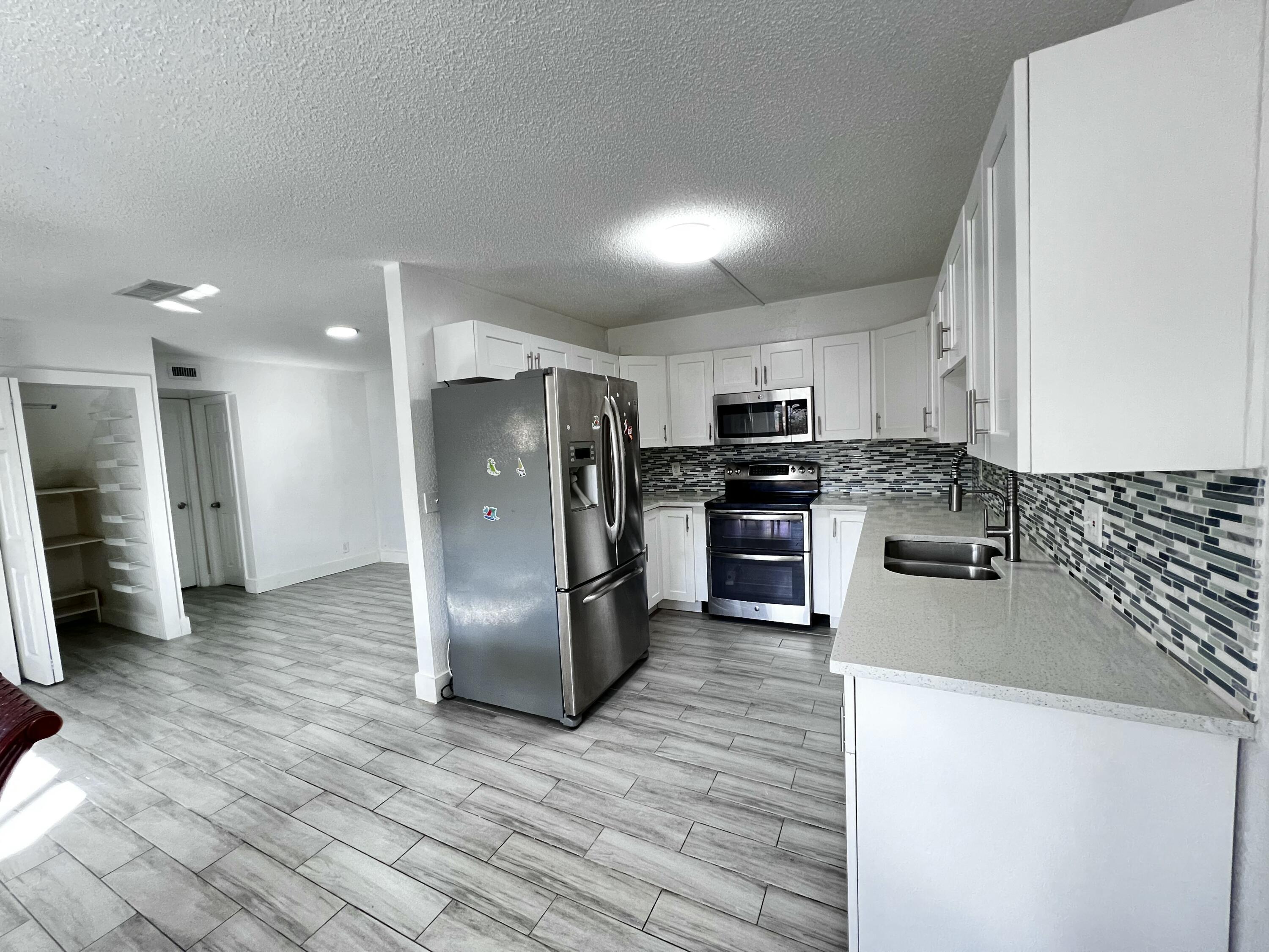 295 Woodland Road Palm Springs, FL 33461 - Photo 19 of 21 1000010487