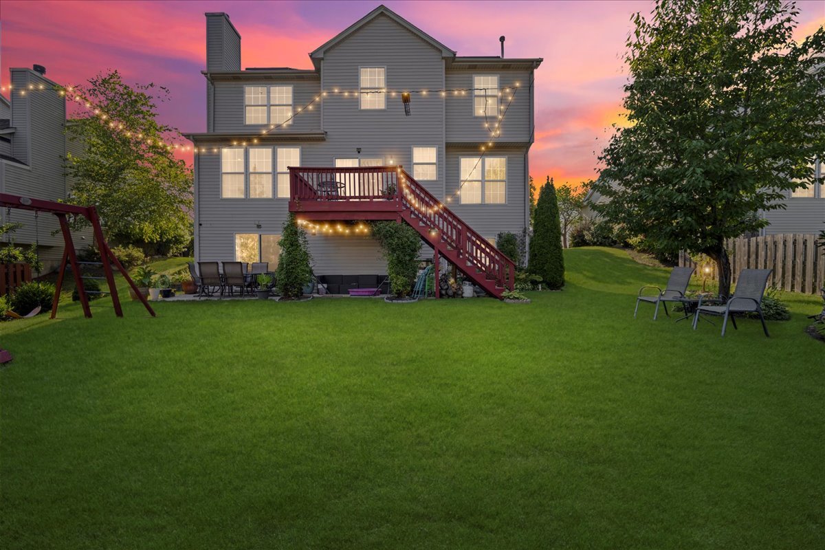 345 Kestrel Lane Lindenhurst, IL 60046 - Photo 20 of 24 a front view of a house with garden