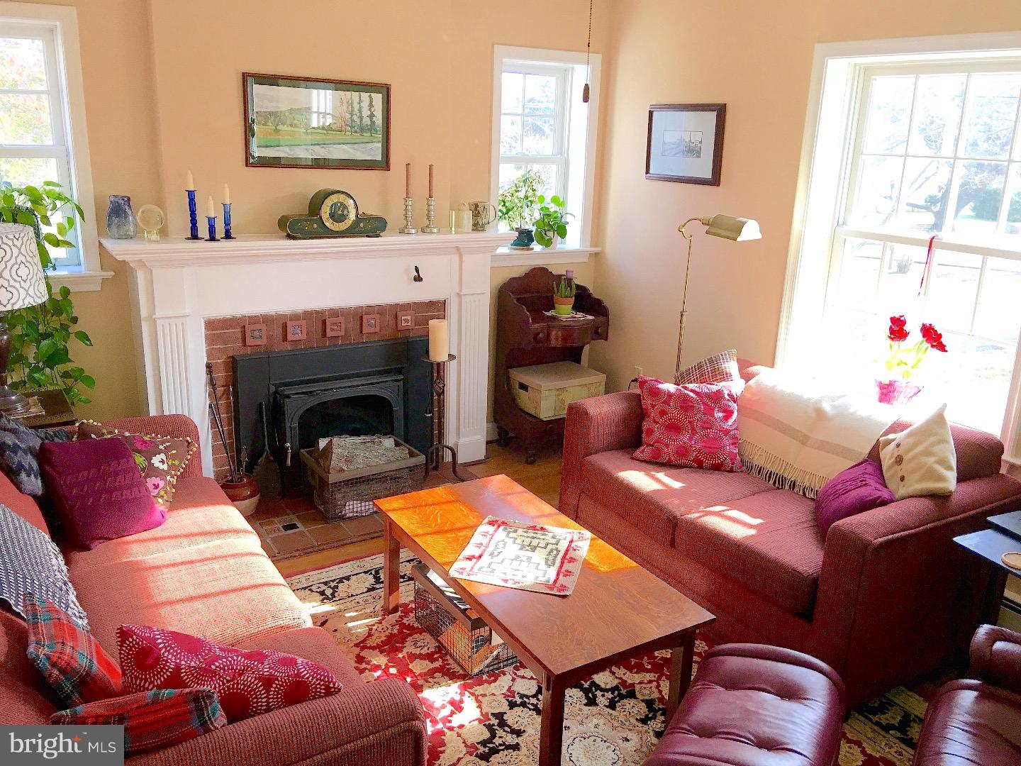 2123 Longview Road Warrington, PA 18976 - Photo 5 of 25 Living Room