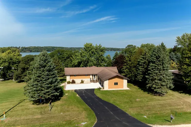 $499,000 | W2102 Highway 44, Markesan, WI 53946
