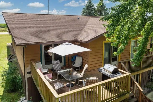 $499,000 | W2102 Highway 44, Markesan, WI 53946