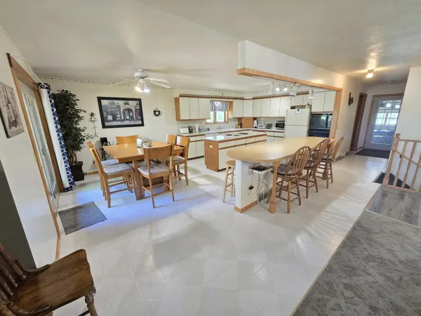 $425,000 | W2102 Highway 44, Markesan, WI 53946