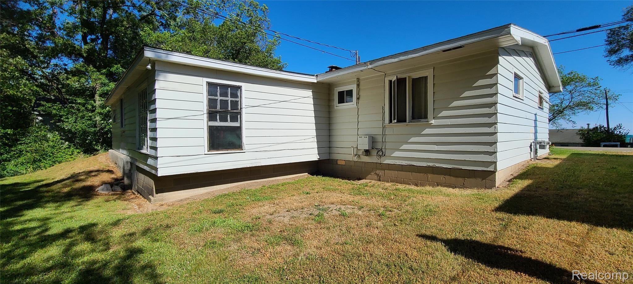 4459 Port Austin Road Caseville, MI 48725 - Photo 6 of 21 4459_BackofHome_01.jpg