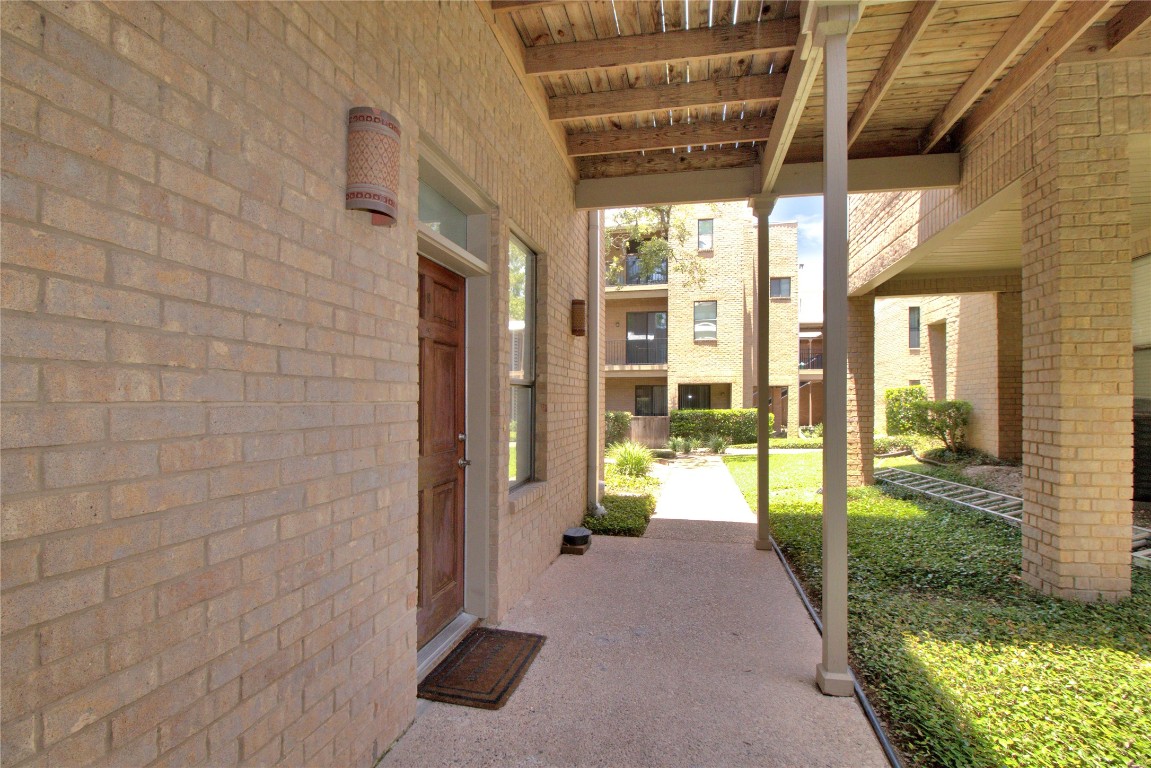 611 East 45th Street, Unit 8 Austin, TX 78751 - Photo 25 of 35 a view of a porch with a table and chairs
