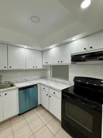 $1,650 | 800 Parkview Drive, Unit 217, Hallandale Beach, FL 33009