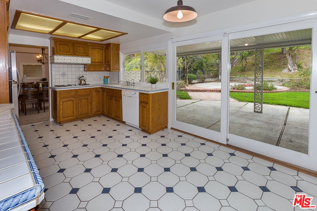 3333 Brace Canyon Road Burbank, CA 91504 - Photo 7 of 25
