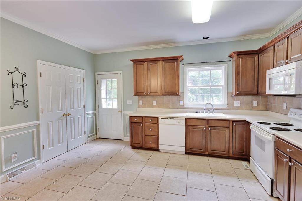 6901 Bridgewood Road Clemmons, NC 27012 - Photo 3 of 16 Gallery Image 3