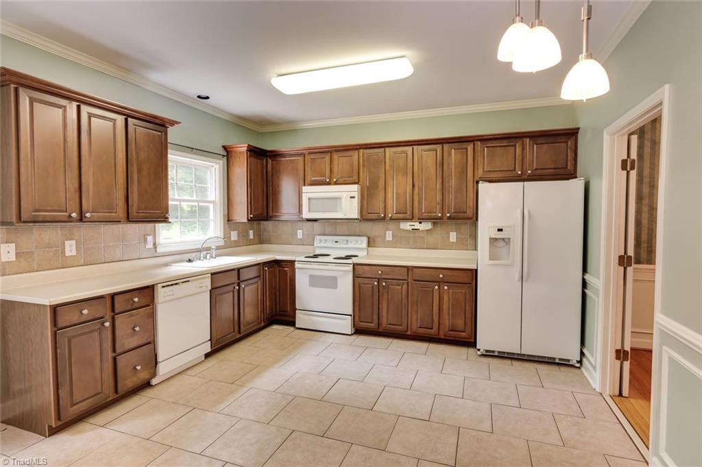 6901 Bridgewood Road Clemmons, NC 27012 - Photo 4 of 16 Gallery Image 4