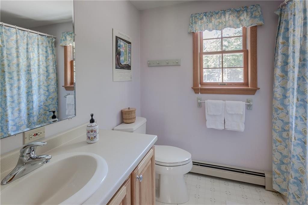 9 Knickerkane Road Boothbay, ME 04537 - Photo 20 of 27 Second floor bath
