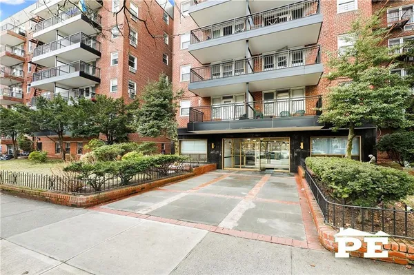 $489,000 | 770 Ocean Parkway, Unit 6J | Midwood