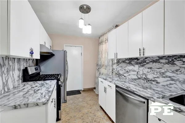 $489,000 | 770 Ocean Parkway, Unit 6J | Midwood