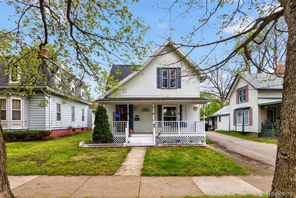 $170,000 | 647 North Washington Street, Owosso, MI 48867