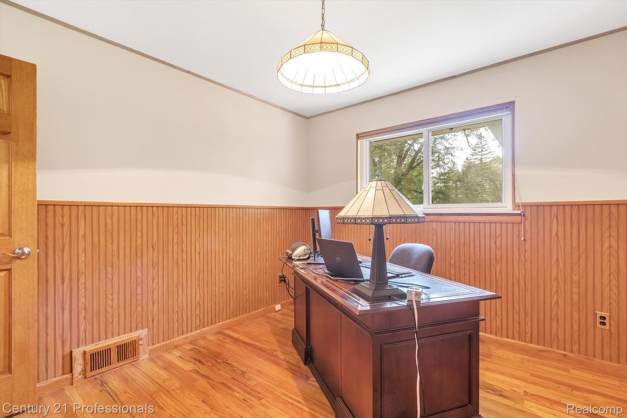 28366 Rollcrest Road Farmington, MI 48334 - Photo 21 of 53 33-28366-Rollcrest-Rd-Windowstill-Real-Estate-Photography-37.jpg