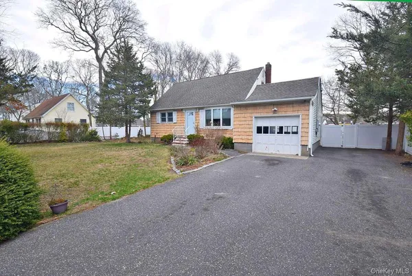 $519,000 | 3 Windus Road, Shirley, NY 11967