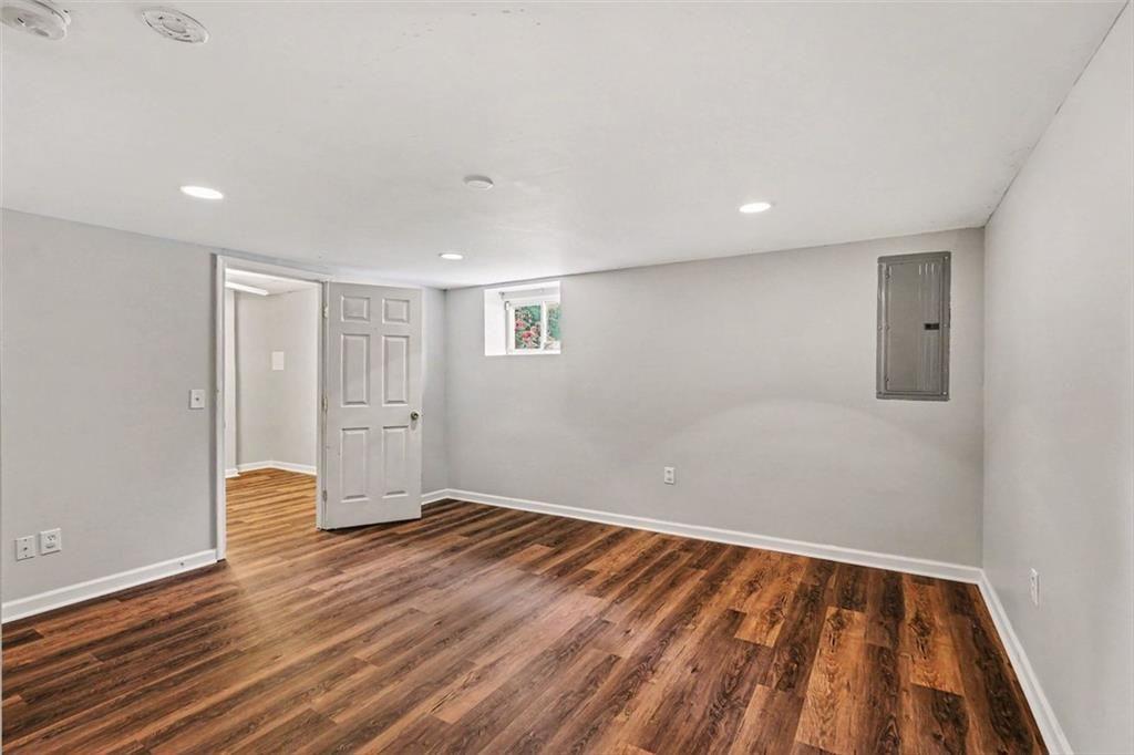 302 Fairview Lane Dallas, GA 30157 - Photo 20 of 26 a view of an empty room with wooden floor and closet