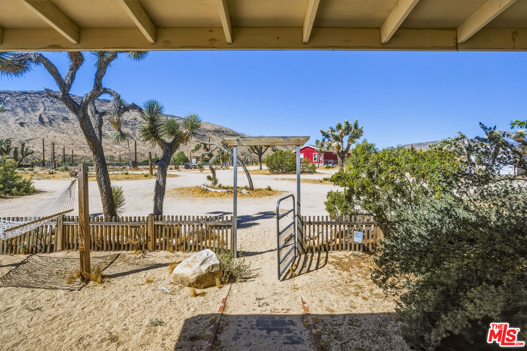55626 Pipes Canyon Road Yucca Valley, CA 92284 - Photo 4 of 63