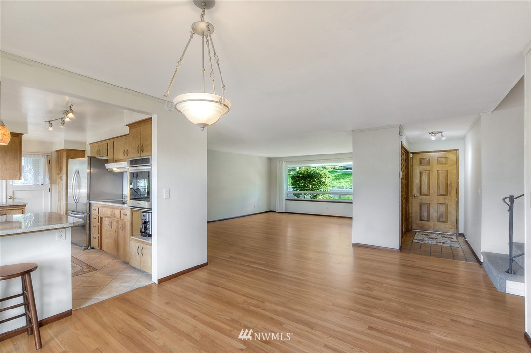 17901 Riviera Place Southwest Normandy Park, WA 98166 - Photo 2 of 24 Gallery Image 2