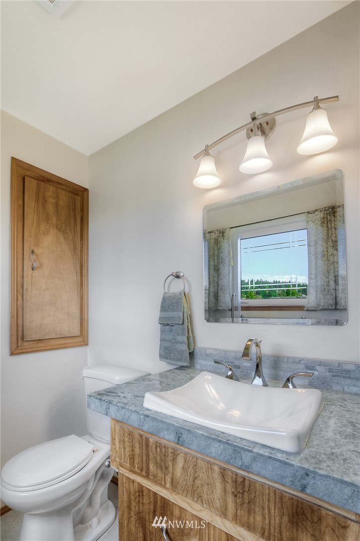 17901 Riviera Place Southwest Normandy Park, WA 98166 - Photo 12 of 24 Gallery Image 12