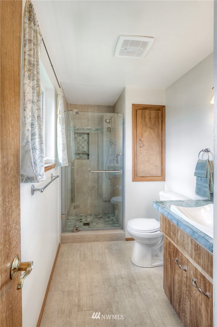 17901 Riviera Place Southwest Normandy Park, WA 98166 - Photo 13 of 24 Gallery Image 13