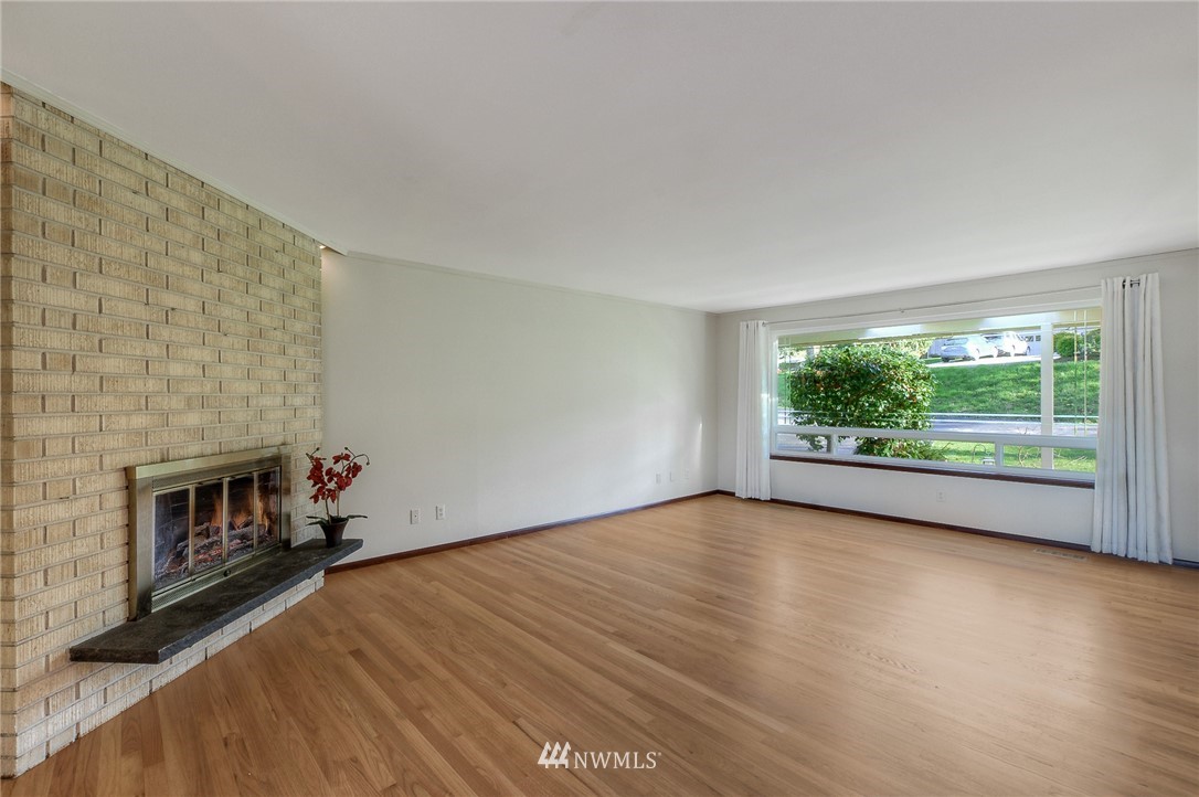 17901 Riviera Place Southwest Normandy Park, WA 98166 - Photo 3 of 24 Gallery Image 3