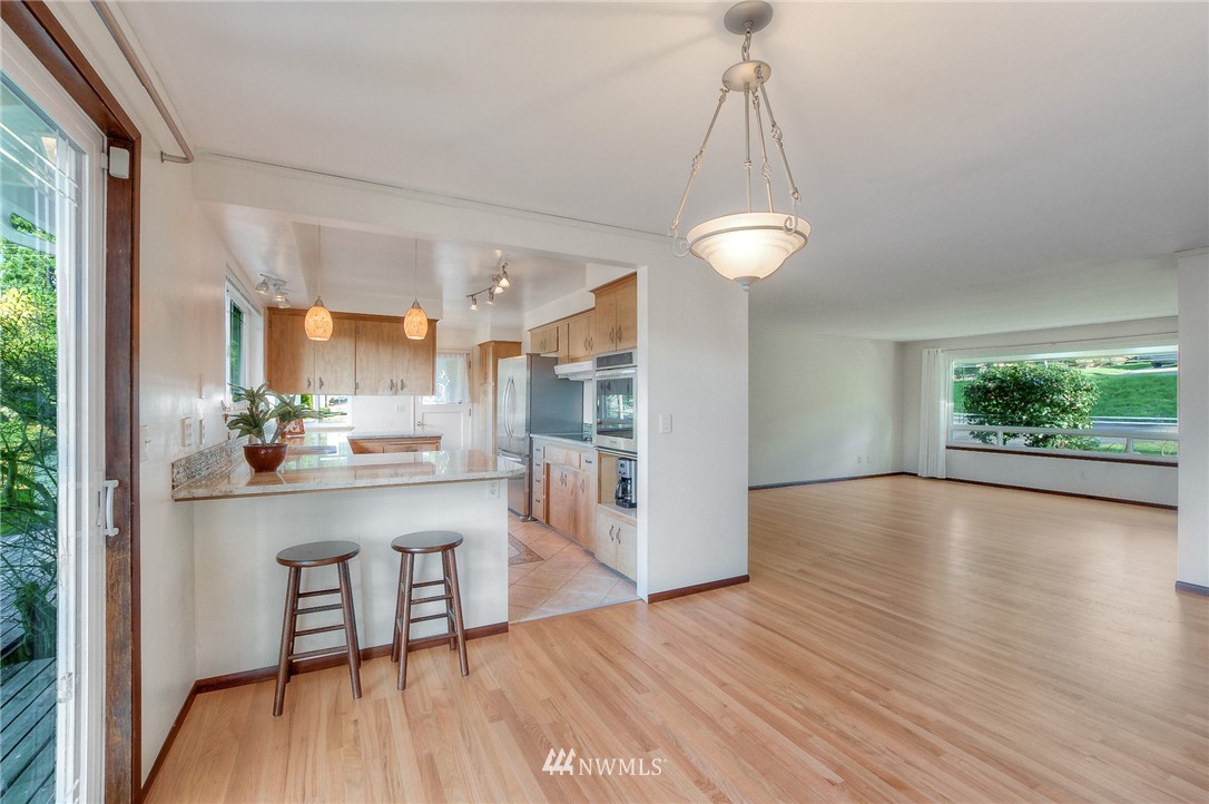 17901 Riviera Place Southwest Normandy Park, WA 98166 - Photo 4 of 24 Gallery Image 4